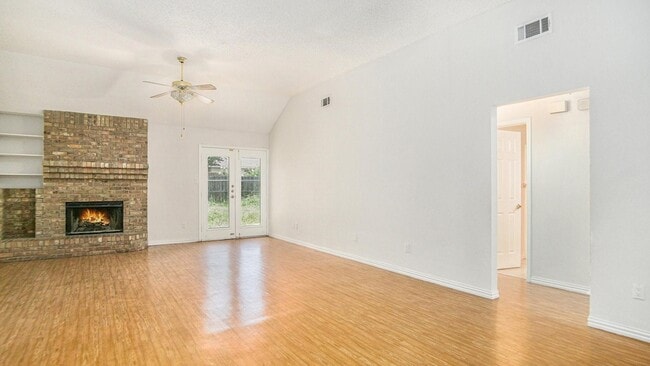 Building Photo - 6908 Bentley Ave