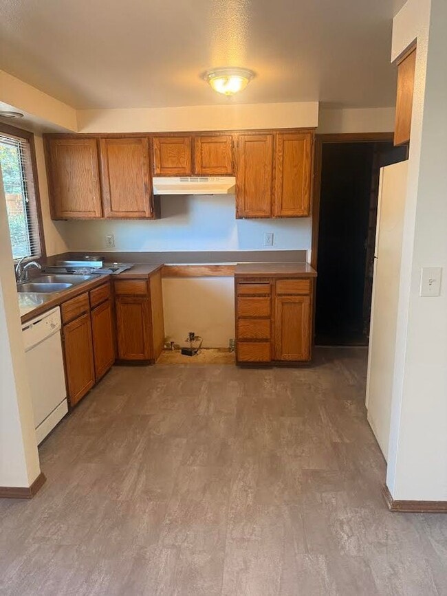 Building Photo - Updated Single Level Home