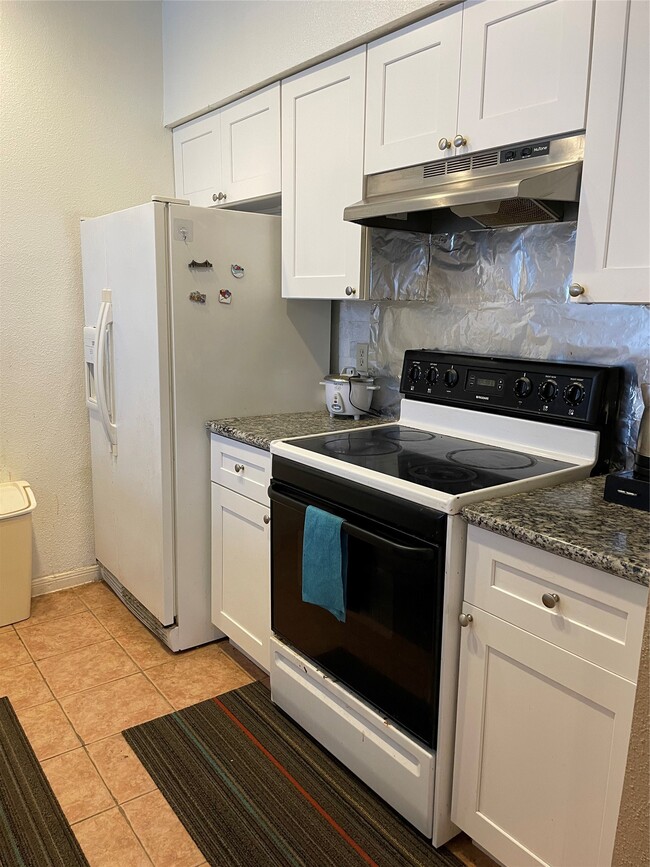 Building Photo - 8055 Cambridge St