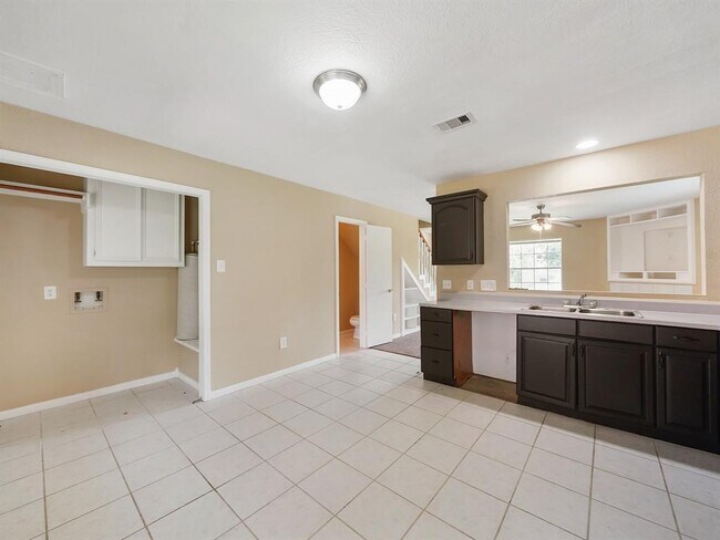 Building Photo - 24023 Strong Pine Dr