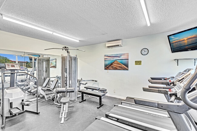 Building Photo - 1150 Hillsboro Mile