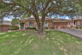Building Photo - 10910 Scenic Dr