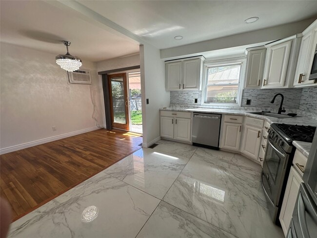 Building Photo - 14 Somers Ln