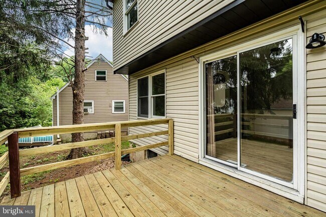 Building Photo - 1212 New Hampshire Ln