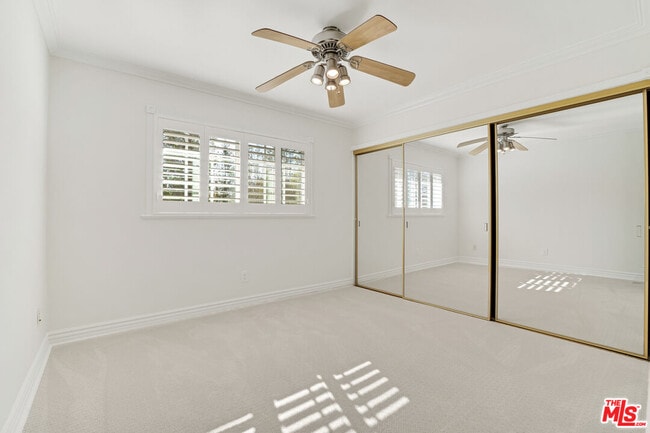 Building Photo - 10945 Cozycroft Ave