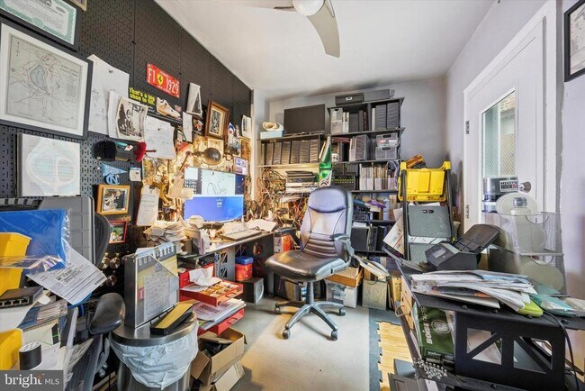 Building Photo - 916 Clinton St