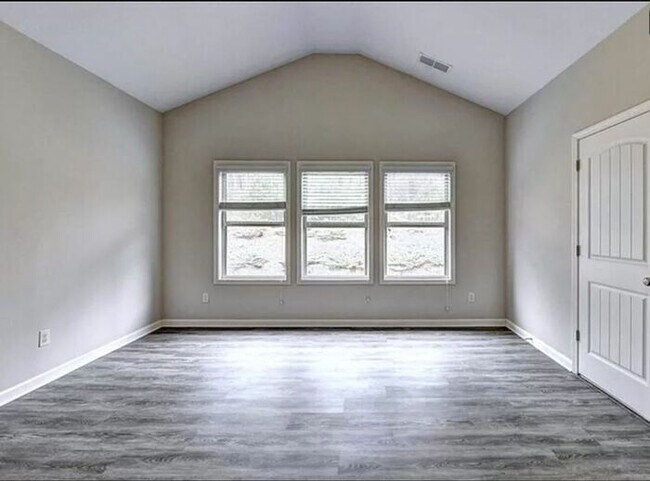Building Photo - 5076 Apple Grove Rd NE