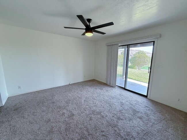 Building Photo - Upgraded townhome by Southgate Golf Course - Small dogs allowed