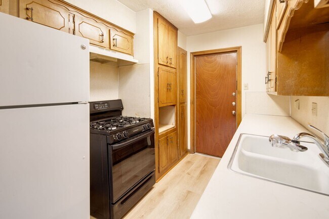 Building Photo - AUGUST PRE-LEASE! 3 bed, 2 bath home in Eastgate!