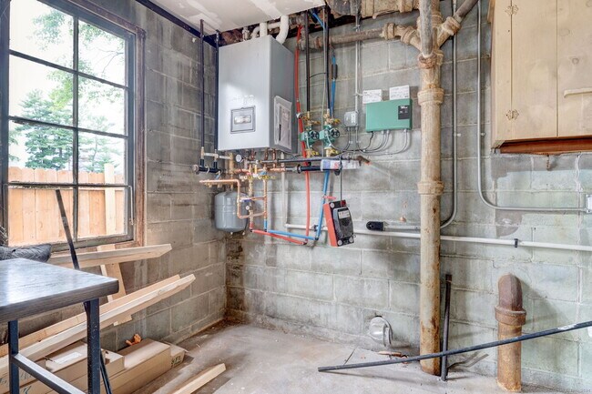 Building Photo - 40 Mortimer St