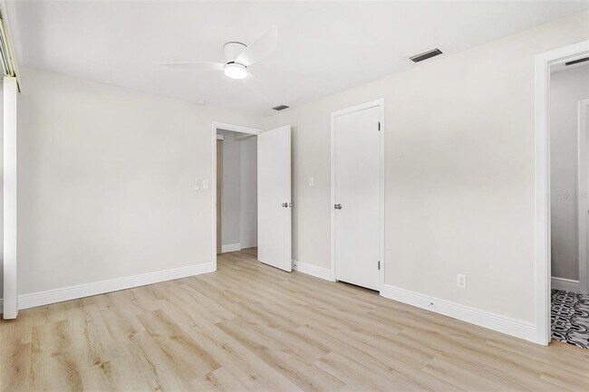 Building Photo - 10971 90th Ave