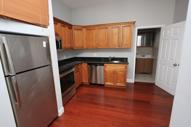 Building Photo - 32 W Market St