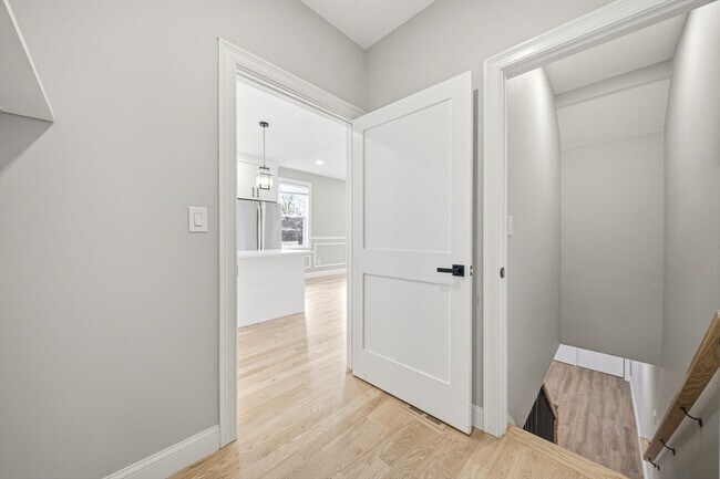 Building Photo - 9 Logan Ave