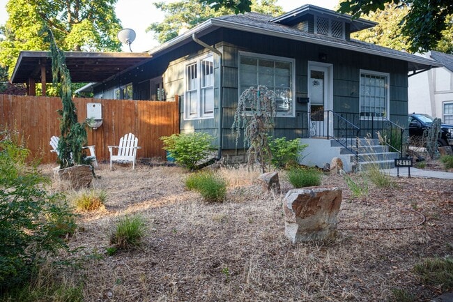 Building Photo - 2411 W Woodlawn Ave