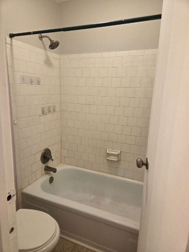 Building Photo - "Charming 2-Bedroom Condo Retreat in the Heart of Hagerstown!"