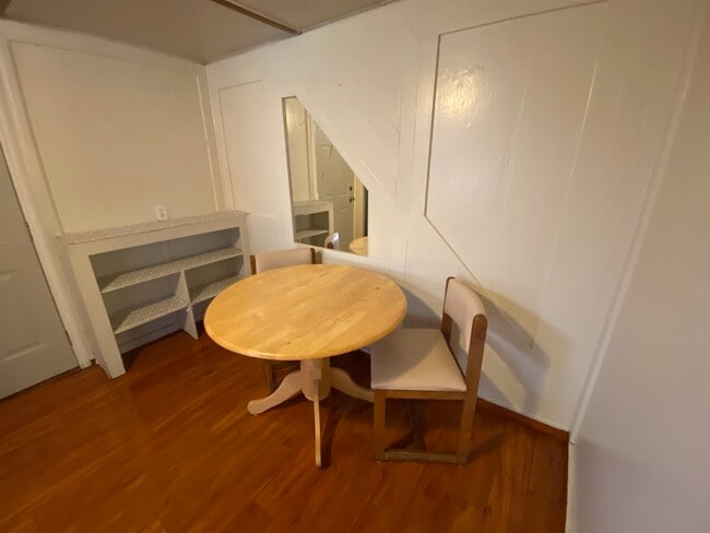 Building Photo - 118 7th St