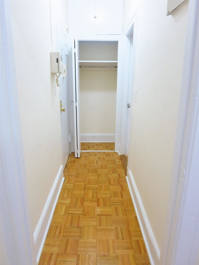 Building Photo - 154 E 79th St