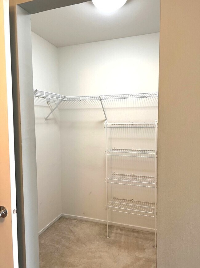 Building Photo - 1931 Prairie Square