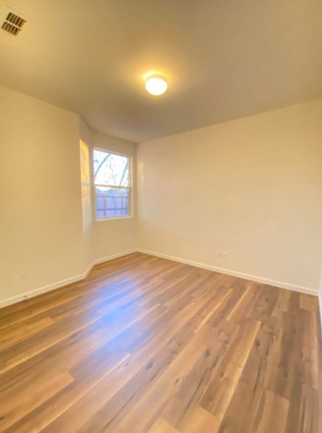 Building Photo - Amazing (Natomas) 4/2 Single Story!  Please read ad for viewings.
