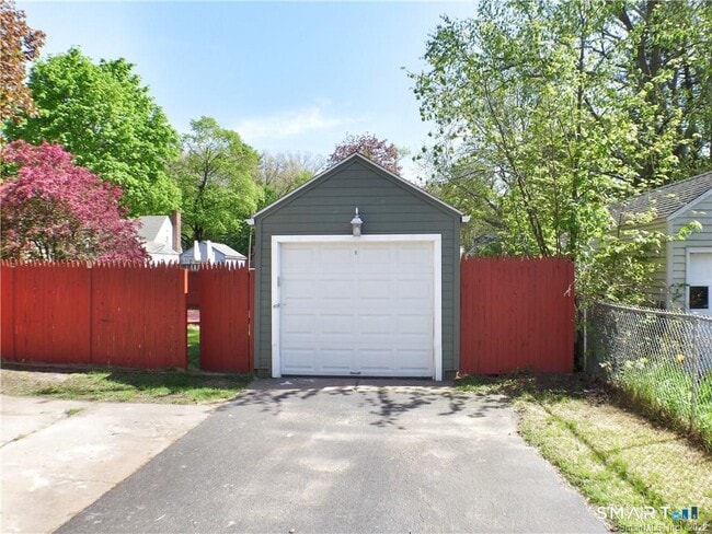 Building Photo - 70 Whitney Rd