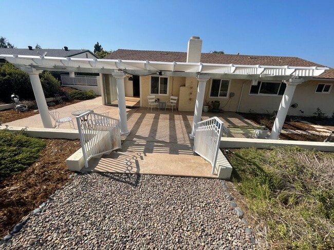 Building Photo - Awesome home on massive lot, 55+ community