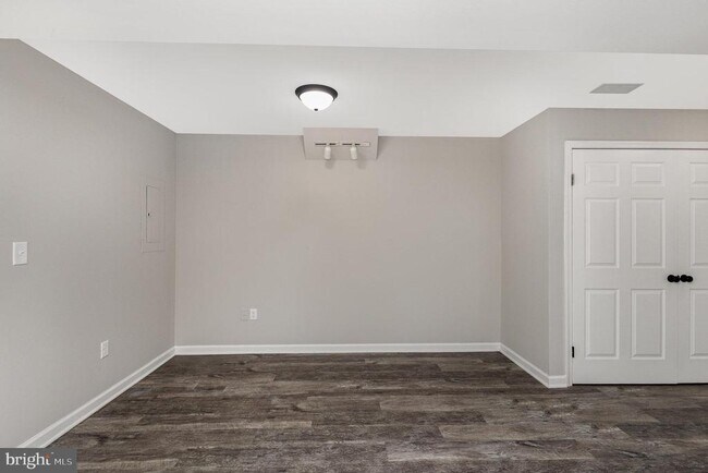 Building Photo - 125 Cumberland Cir