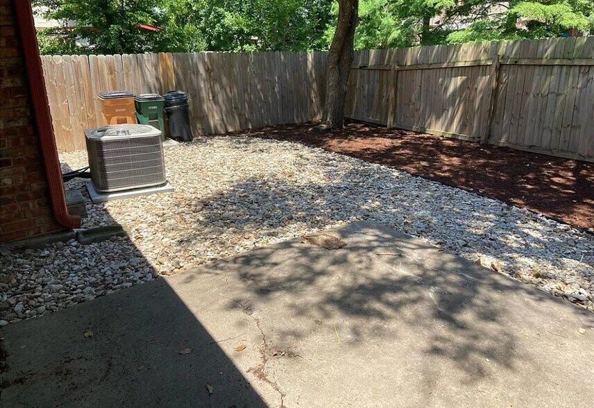 Building Photo - 8905 Trone Cir
