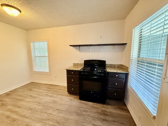 Building Photo - 4709 Penrose Ave