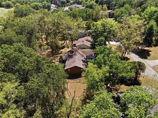 Building Photo - 6 Nottingham Cir