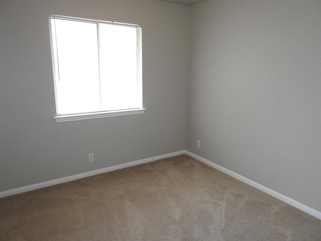 Building Photo - 440 Zebra Dr