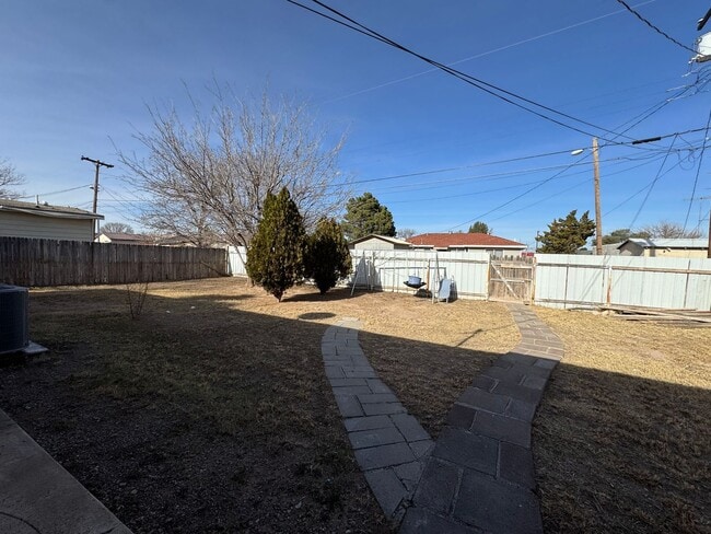 Building Photo - 2105 W Juniper St