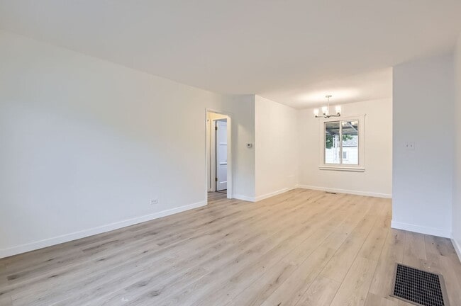 Building Photo - Remodeled 2BD, 1.5BA Chaffee Park Home with 1-Car Garage