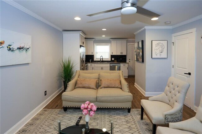 Building Photo - 1809 Vesta Ave