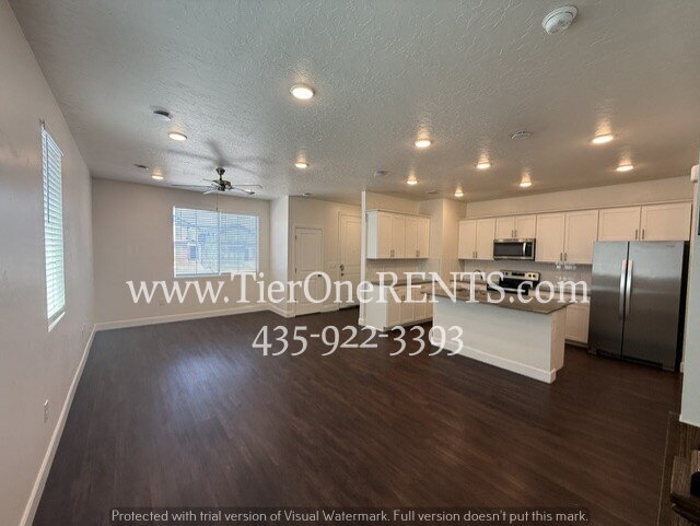 Building Photo - NO DEPOSIT option available for qualified renters with Obligo!