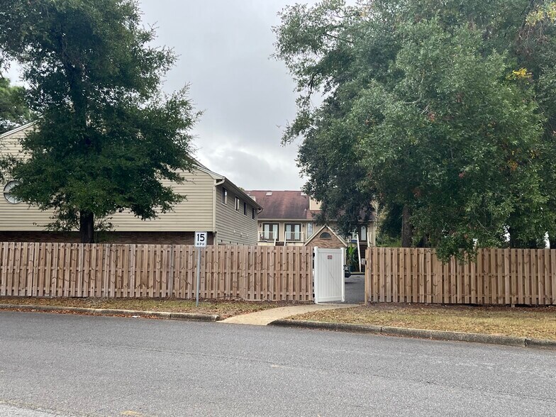 Gate from Cordova Mall - 5001 Grande Dr