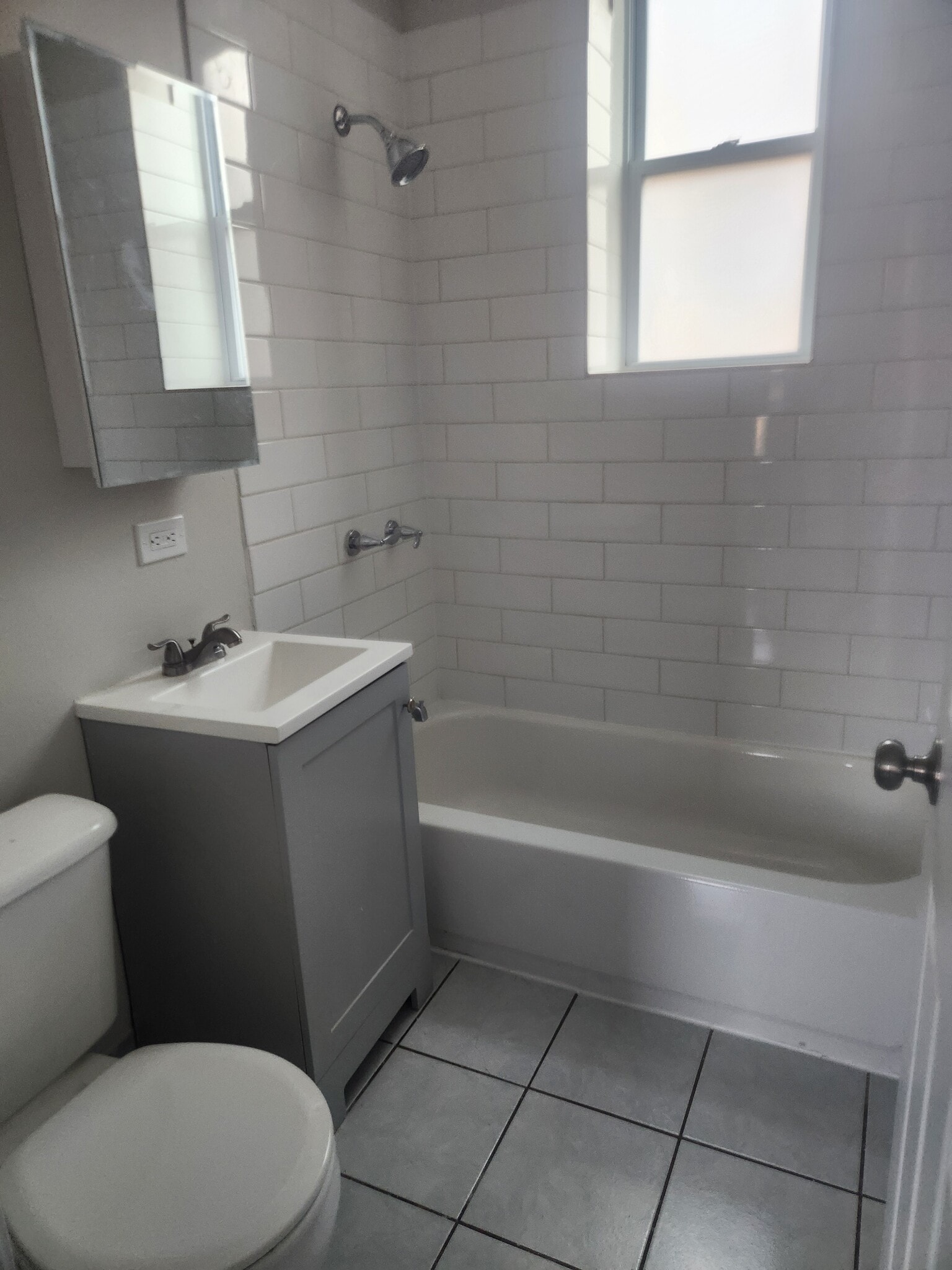 Bathroom - 2326 S Homan Ave