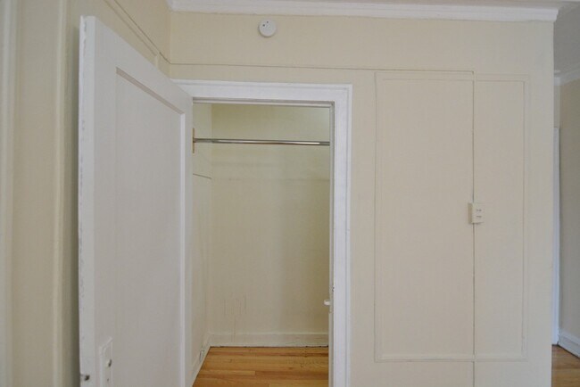 Building Photo - 1167 N Dearborn St