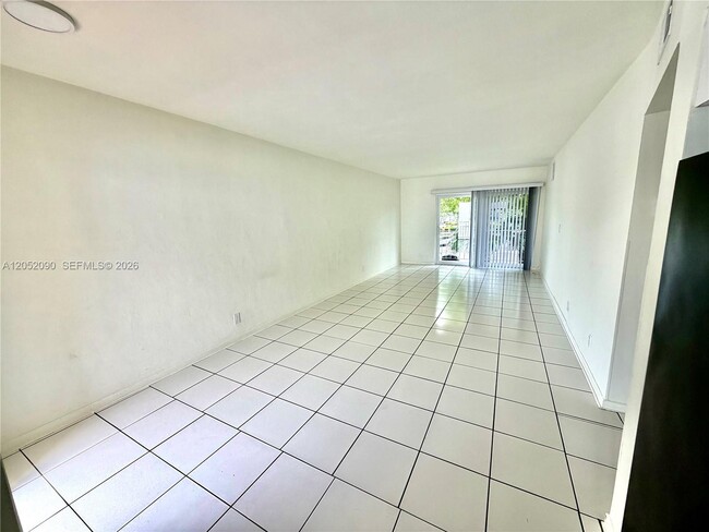 Building Photo - 2352 NE 9th St