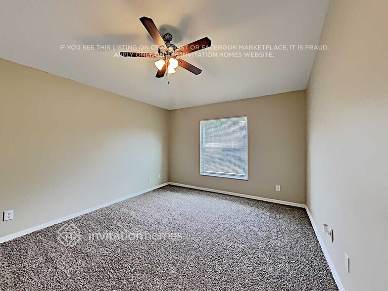 Building Photo - 5816 33rd Dr E