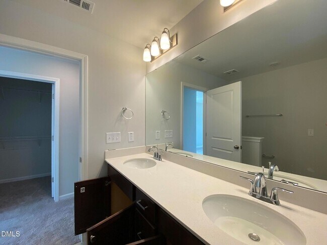 Building Photo - 17 Red Crabapple Ct