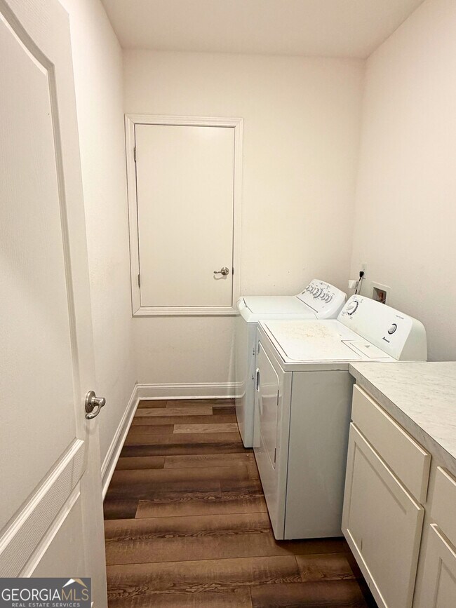 Building Photo - 208 Boatsman Way