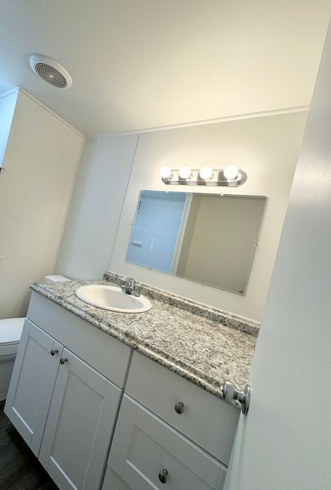 Building Photo - 3 Bedroom 2 Bathroom for Rent