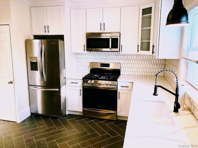 Building Photo - 191 W Main St