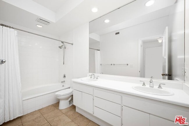 Building Photo - 1808 Manning Ave