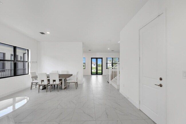 Building Photo - 4308 SW 173rd Ave