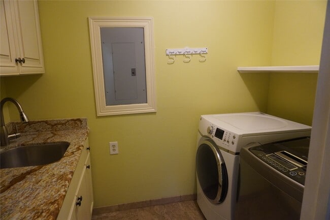 Building Photo - 7506 Dearborn St