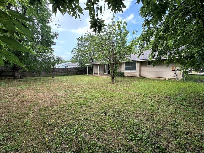 Building Photo - 1504 Sagebrush Dr
