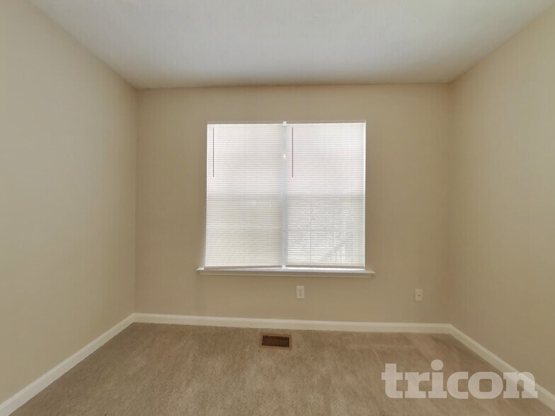 Building Photo - 165 Bridge Landing