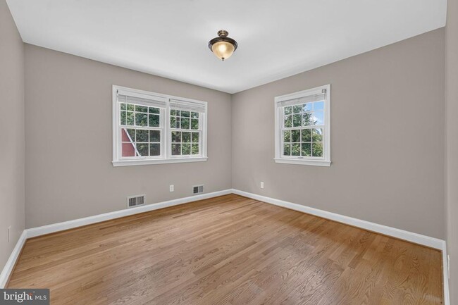 Building Photo - 6443 Walters Woods Dr
