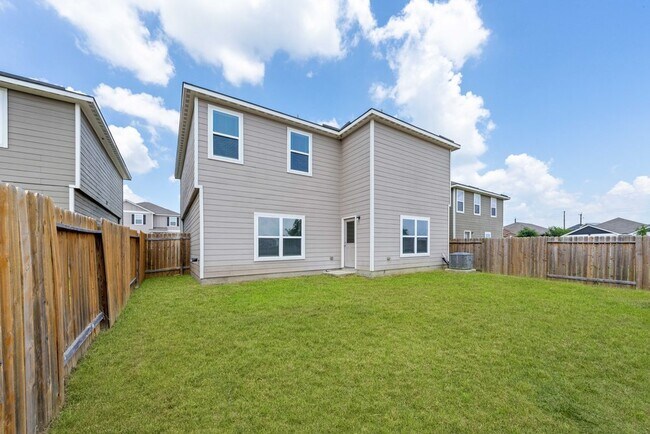 Building Photo - Spacious 4-Bed Home with Island Kitchen & Fenced Yard in Converse – 2,205 Sq Ft!